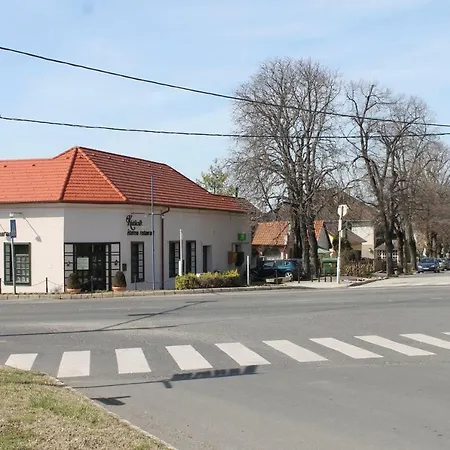 Sungarden Apartman Szemes Casa vacanze *